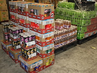 Acht verpakkingen pringles in 8 smaken. totaal 132 bussen. tht 2026. - afbeelding 1 van  2