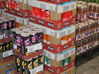 Acht verpakkingen pringles in 8 smaken. totaal 132 bussen. tht 2026. - afbeelding 2 van  2