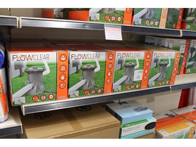 Acht zwembad filterpompen bestway flow clear, max. 1249 l/per uur. - afbeelding 1 van  3
