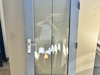 Achterdeur / garagedeur, verweij houttechniek, blauw - afbeelding 1 van  6