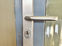 Achterdeur / garagedeur, verweij houttechniek, blauw - afbeelding 2 van  6