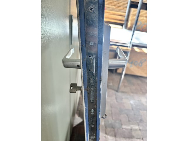 Achterdeur / garagedeur, verweij houttechniek, blauw - afbeelding 3 van  6