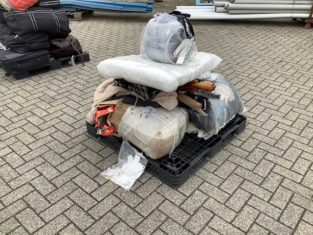 Achtergelaten bagage - afbeelding 1 van  6