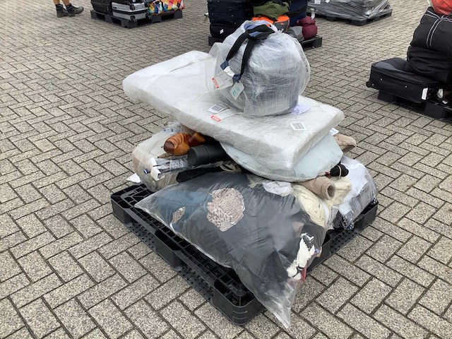 Achtergelaten bagage - afbeelding 3 van  6