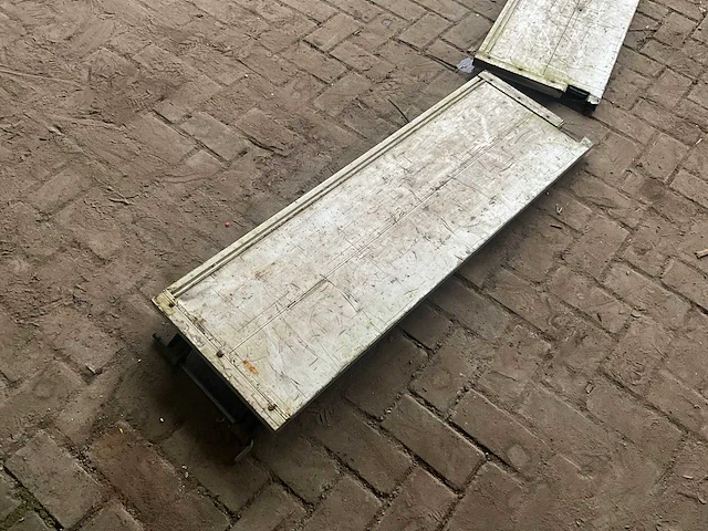 Achterklep vrachtwagen - afbeelding 8 van  14