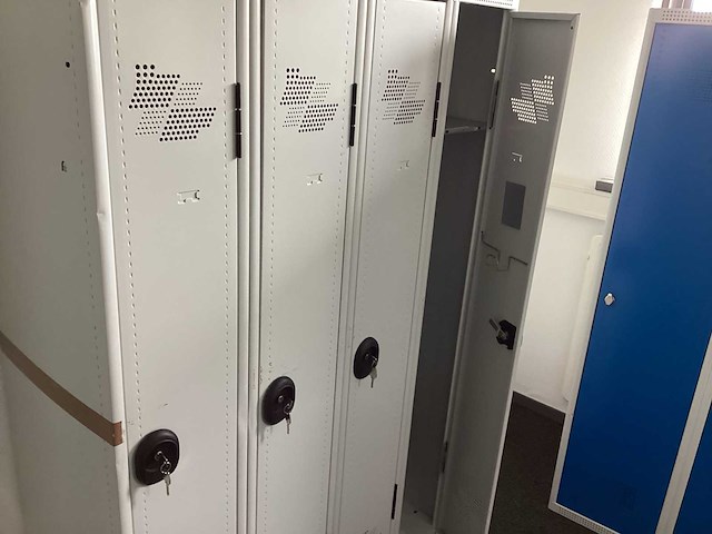 Acial lockerkast 4 deuren - afbeelding 3 van  3