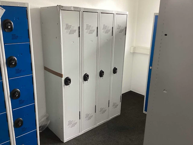 Acial lockerkast 4 deuren - afbeelding 1 van  7
