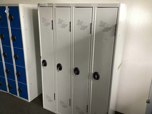 Acial lockerkast 4 deuren - afbeelding 2 van  7