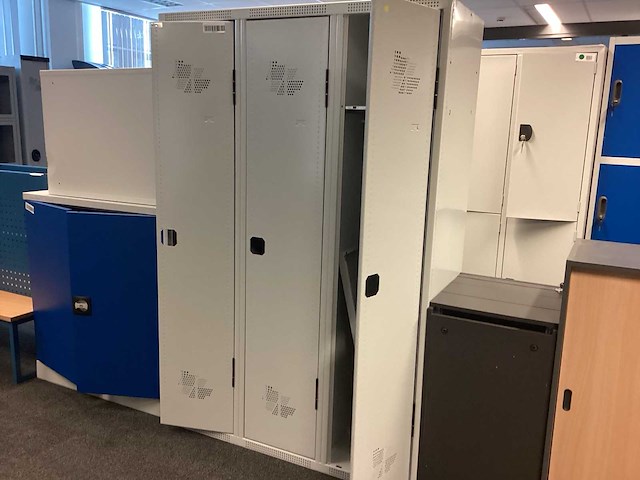 Acial lockerkast - afbeelding 1 van  4
