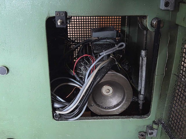 Aciera - 1983 - f3 - gereedschapsfreesmachine - afbeelding 17 van  24