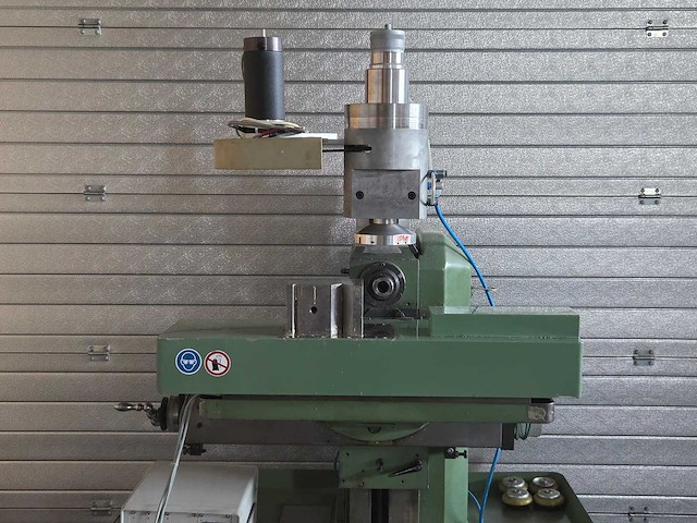Aciera - 1983 - f3 - gereedschapsfreesmachine - afbeelding 19 van  24