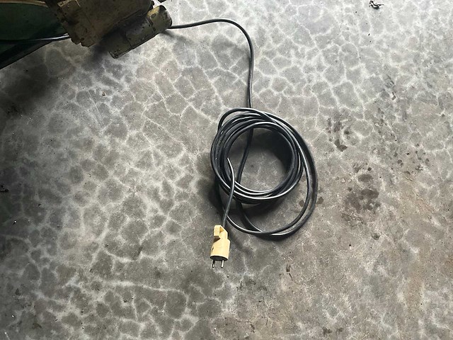 Aciera mechanische metaalzaag - power hacksaw - werkend - afbeelding 8 van  11