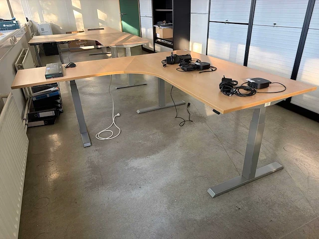 Actiforce hoekbureau (electrisch in hoogte verstelbaar) - afbeelding 3 van  7