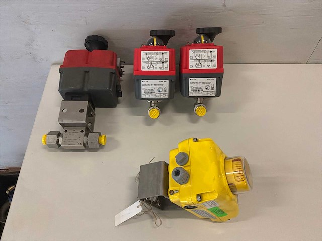 Actuator (4x) - afbeelding 1 van  2
