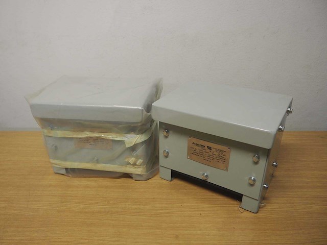 Acutra - 480v l-l zig-zag - 3 phase transformator (2x) - afbeelding 1 van  3