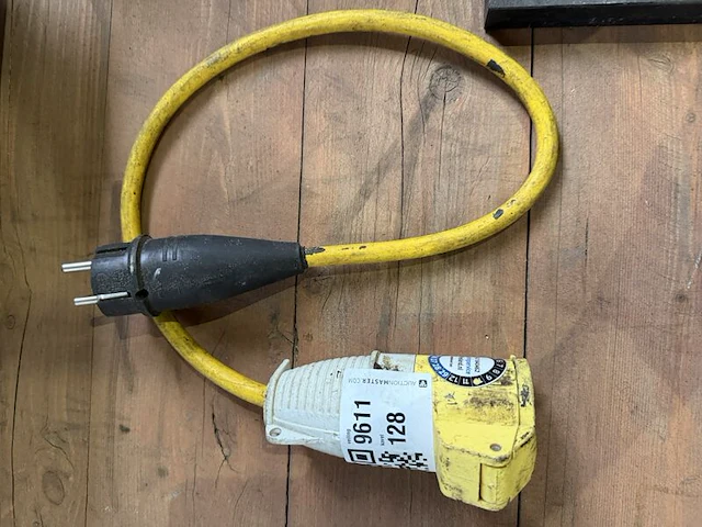 Adapterkabel met stekker, 230v naar cee, geel/zwart - afbeelding 1 van  1