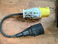 Adapterkabel met stekker, cee naar contrastekker, geel/zwart