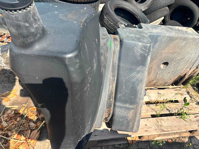 Adblue tank john deere - overige agrarisch - afbeelding 3 van  3