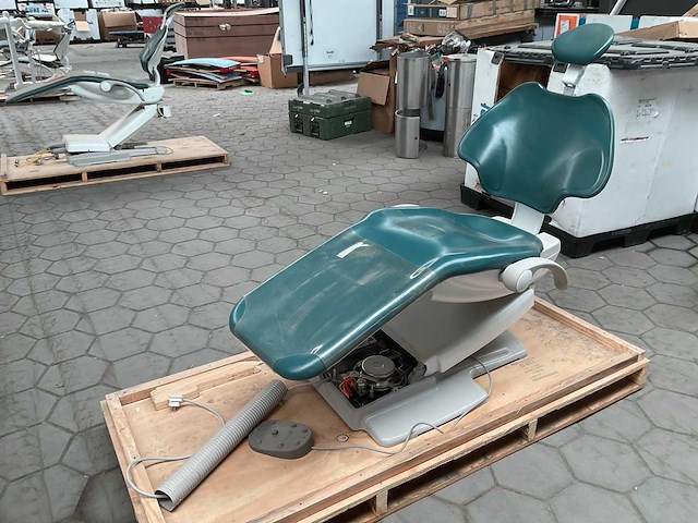 Adec dental chair - afbeelding 1 van  7