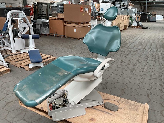 Adec dental chair - afbeelding 1 van  6