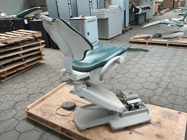 Adec dental chair - afbeelding 2 van  6