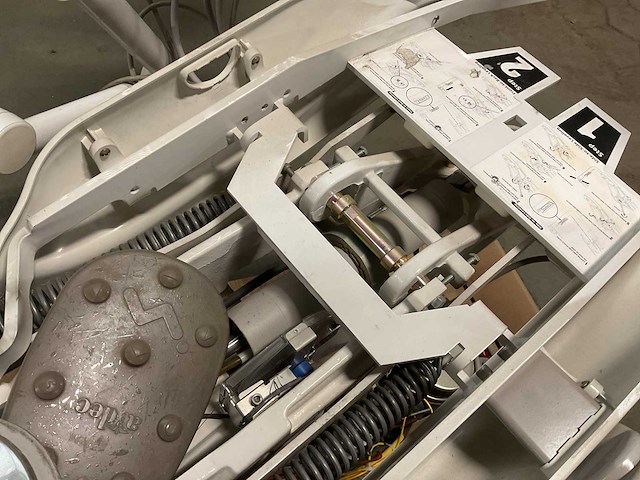 Adec tandartsstoel - afbeelding 2 van  10