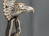 Adelaarshoofd als deurklopper - afbeelding 4 van  5