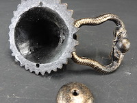 Adelaarshoofd als deurklopper - afbeelding 5 van  5