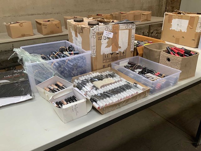 Aden , rebel kiss - various pharmaceutical, cosmetic and chemical (750x) - afbeelding 1 van  4