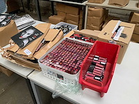 Aden& rebel kiss - various pharmaceutical, cosmetic and chemical - afbeelding 2 van  3