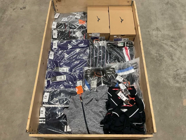 Adidas, mizuno & sjeng sports partij sportkleding - afbeelding 1 van  14
