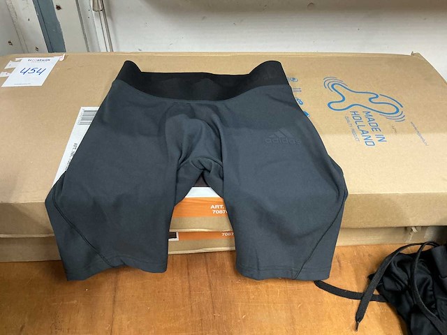 Adidas sportbroek (6x) - afbeelding 1 van  3