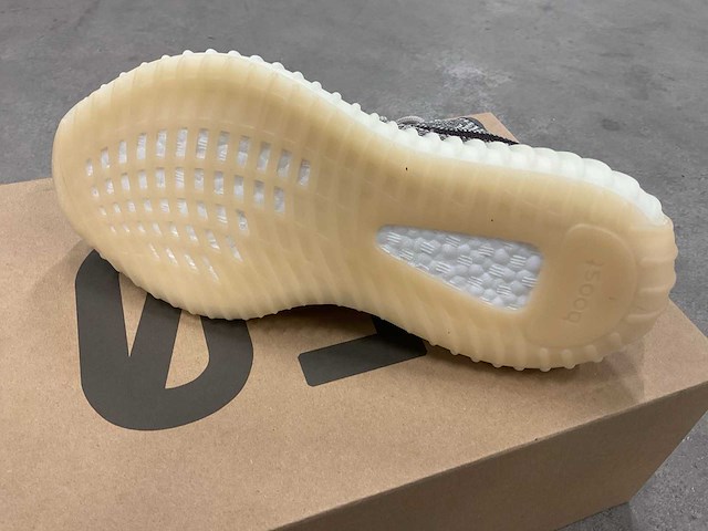 Adidas yeezy boost 350 fz1267 paar sneakers (maat 40) - afbeelding 4 van  6
