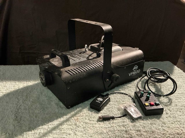 Adj vf1600 rookmachine - afbeelding 2 van  2