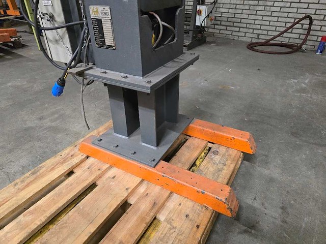 Adk - 1995 - vhmp 250 - lasmanipulator - afbeelding 2 van  6