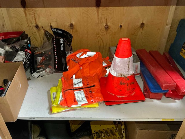 Adr koffer, pbm en divers - afbeelding 26 van  29