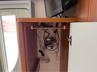 Adria mobil - matrix m 680sp - camper - 2011 - afbeelding 8 van  31