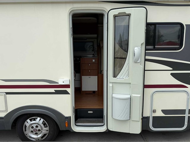 Adria mobil - matrix m 680sp - camper - 2011 - afbeelding 22 van  31