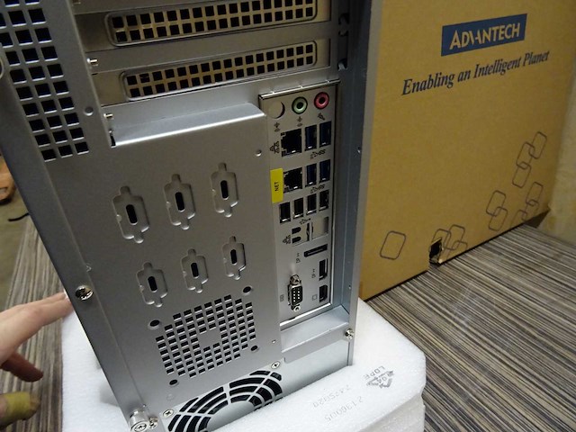 Advantech - ipc-5122 - wallmount chassis - afbeelding 4 van  7