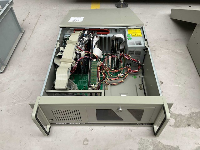 Advantech industriële pc - afbeelding 1 van  3