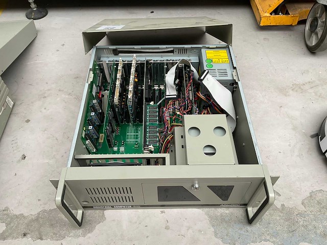 Advantech industriële pc - afbeelding 1 van  4
