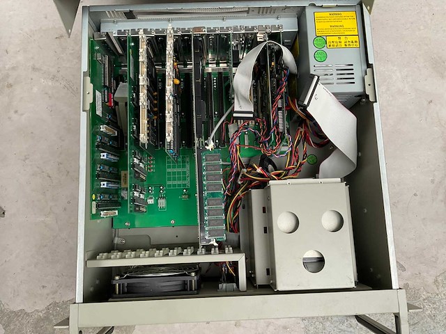 Advantech industriële pc - afbeelding 2 van  4