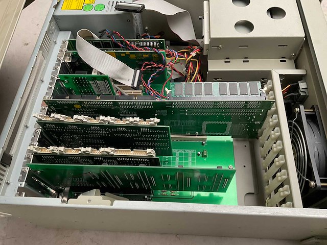 Advantech industriële pc - afbeelding 3 van  4