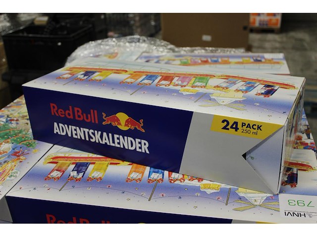 Adventskalender red bull 24x 250 ml. tht 6-2026. - afbeelding 1 van  2