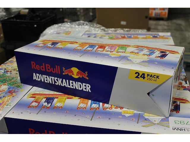 Adventskalender red bull 24x 250 ml. tht 6-2026. - afbeelding 1 van  2