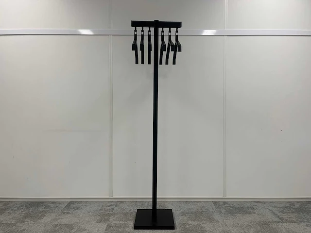 Ae - garderobe standaard - afbeelding 1 van  6