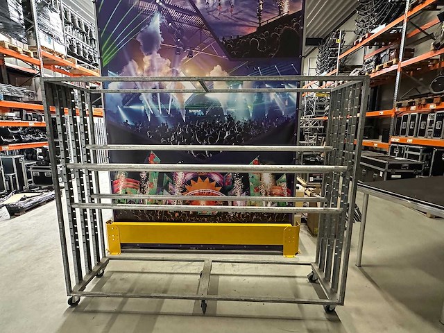 Aed - meatrack - various light equipment meatrack aed 2.4m l x 1.98m h x 0.59m b - afbeelding 1 van  2