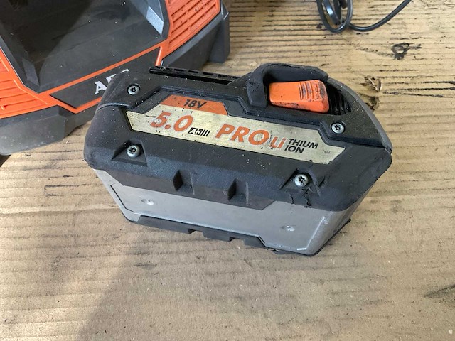 Aeg bl1218 accu met lader (2x) - afbeelding 5 van  6