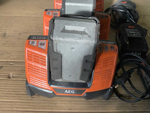 Aeg bl1218 accu met lader (3x) - afbeelding 4 van  8