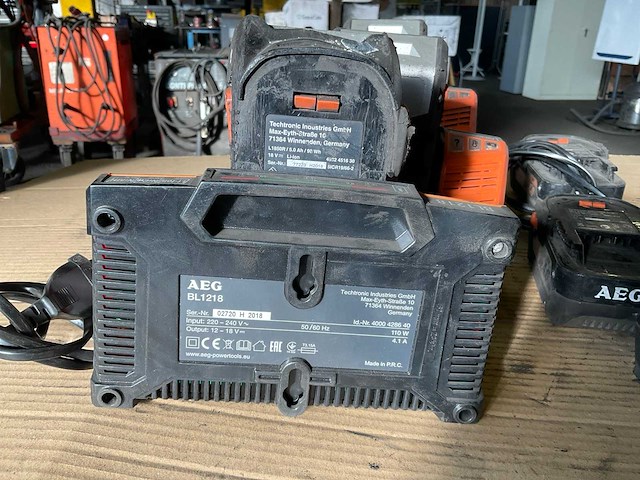 Aeg bl1218 accu met lader (3x) - afbeelding 5 van  8